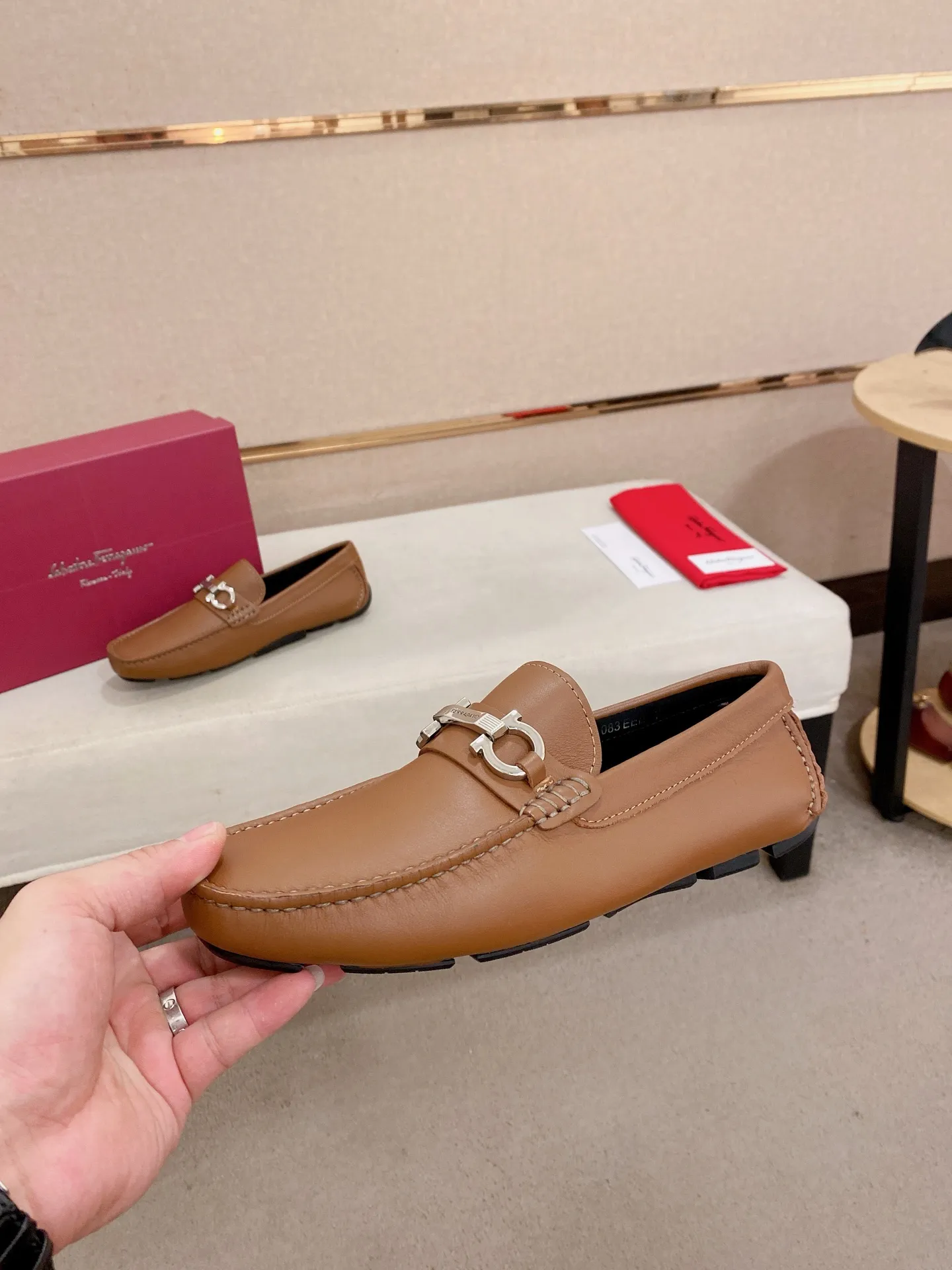 Men's shoes💰: 540💰High-end quality! Ferragamo🆕🆕Exclusive hot-selling products in stock🔥🔥New products on the shelves, high-quality Ferragamo men's pea shoes, high-end casual driving shoes, with complete packaging! 💪 💪 Material: imported first-layer pebbled cowhide 🐂 + imported high-quality water-dyed cowhide lining + wear-resistant outsole 👍🏻👍🏻 Features: high-end and comfortable, purely handmade 🚀 🚀 Create the perfect shoe that suits you best 🔥 🔥 Size: (38-44) 45 standard size can be customized!